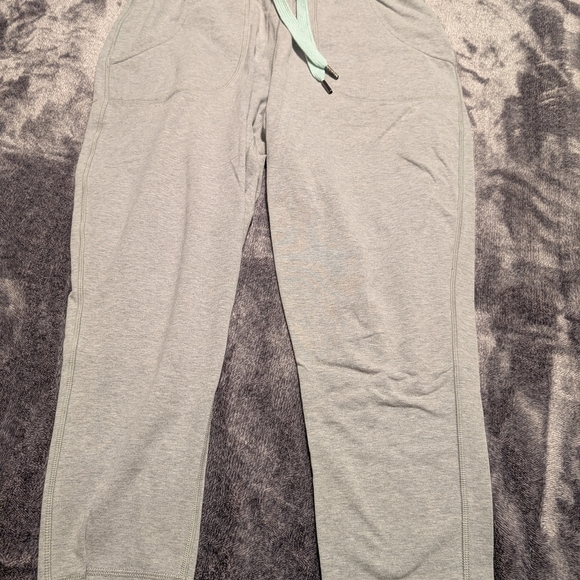 Lululemon Light Gray Capris Sweatpants with Mint Accents - Picture 1 of 5